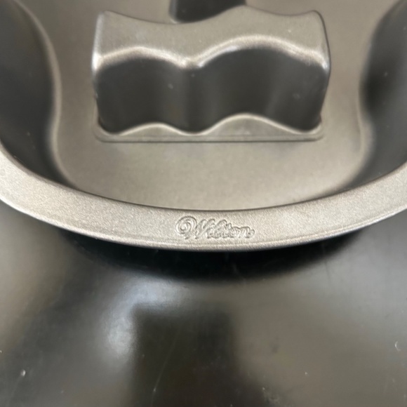 Wilton Halloween Skull Cake Pan. NWOT - Picture 6 of 6